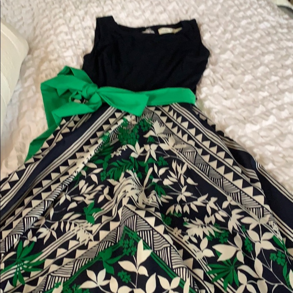 Elegant sleeveless dress.